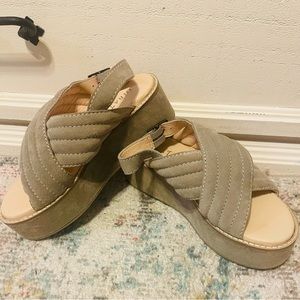 Diba Tru (NEVER WORN)